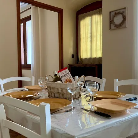 Isabelle- Large Bright House With Courtyard! بيت للعطل