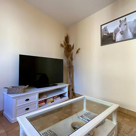 Isabelle- Large Bright House With Courtyard! * Mudaison