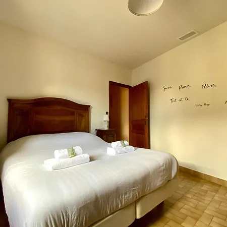 Casa vacanze Isabelle- Large Bright House With Courtyard! *
