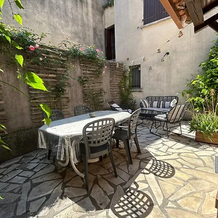Isabelle- Large Bright House With Courtyard! Casa vacanze *