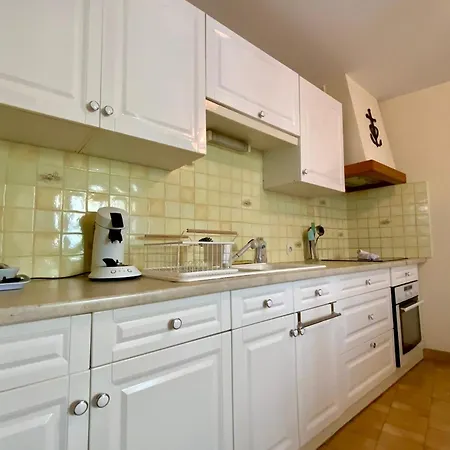Casa vacanze Isabelle- Large Bright House With Courtyard!