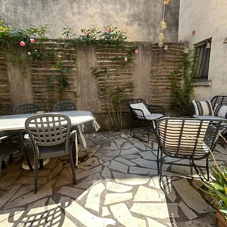 Isabelle- Large Bright House With Courtyard! Casa vacanze