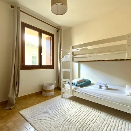 Isabelle- Large Bright House With Courtyard! Mudaison