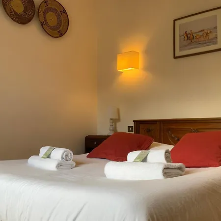 Casa vacanze Isabelle- Large Bright House With Courtyard! *