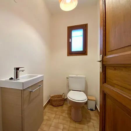 Casa vacanze Isabelle- Large Bright House With Courtyard! *