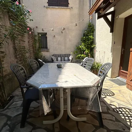 Casa vacanze Isabelle- Large Bright House With Courtyard!
